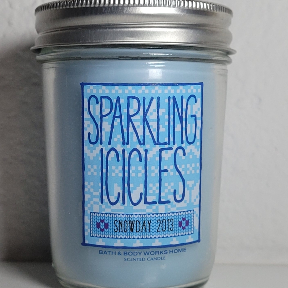 Bath & Body Works Sparkling Icicles Candle - Blue Discontinued Rare